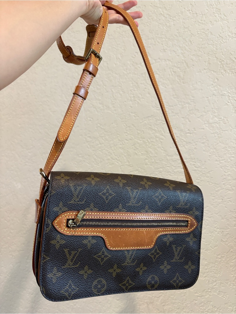 Louis Vuitton Monogram Saint
Germain 24 Crossbody Bag - Picture 13 of 14